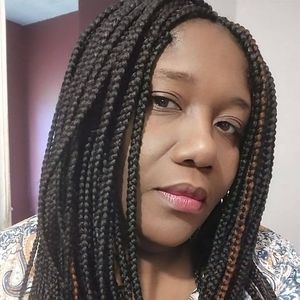 Meet your Posher, Dionne